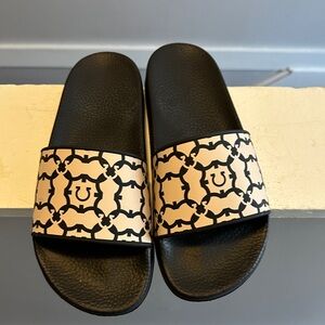 Ferragamo Black and Beige Patterned Slides